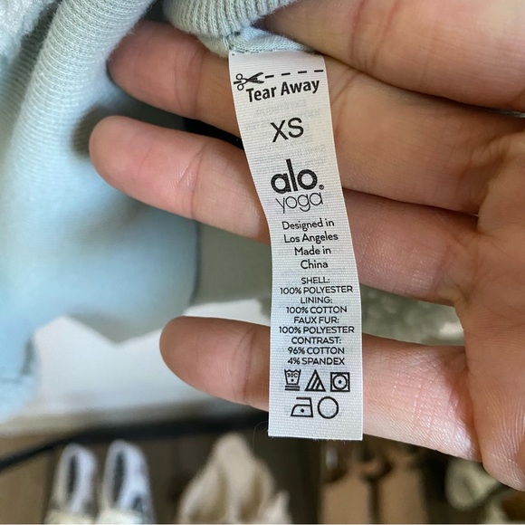 ALO Yoga ‘Streetside’ Foxy Sherpa - Picture 8 of 8